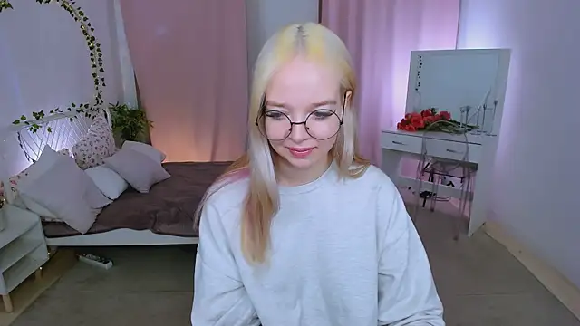 BellaMontgomery online show from 03-25-26, 12:22