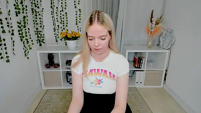 BellaMontgomery online show from 06-19-26, 10:35