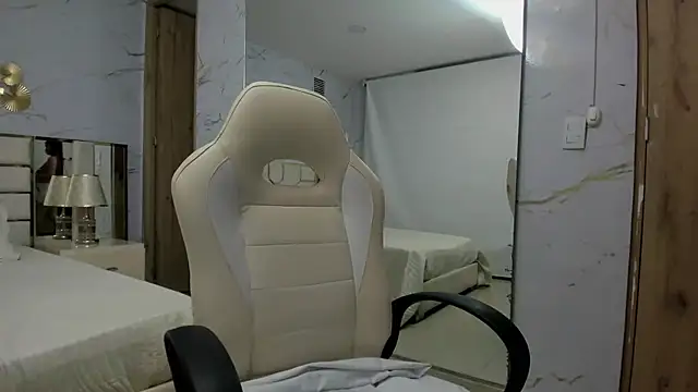 BabyAngel18  online show from 10-28-25, 03:32