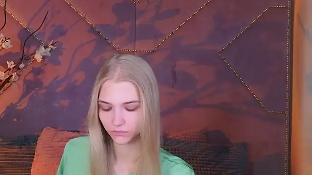 4example Chloe online show from 10-08-25, 10:35