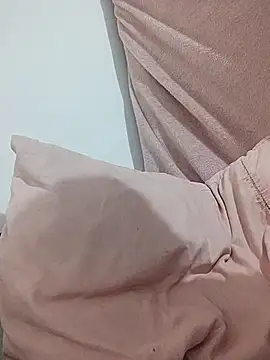 Strawberry kawaii online show from 07-18-26, 01:15
