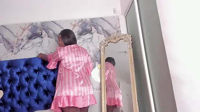 TANISHA HILL online show from 12-20-25, 12:18