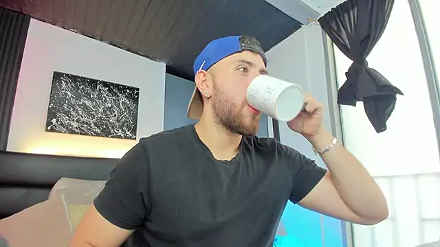 Maximo Wolff online show from 09-15-25, 08:31