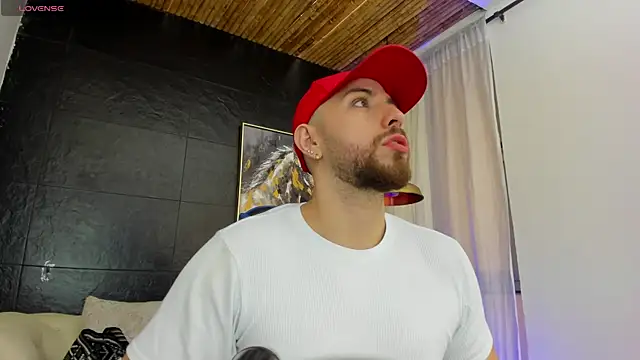 Maximo Wolff online show from 10-28-25, 08:00