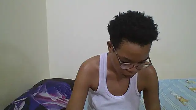 Miss-Hennessy online show from 12-15-25, 08:02