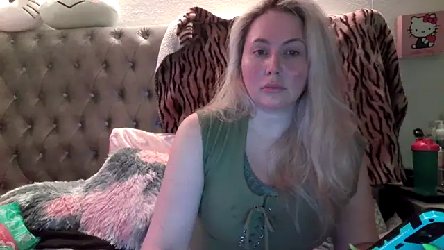 Snapshot of BigBoobsBlair chatting on 10-04-25, 05:27 BigBoobsBlair online show from 10-04-25, 05:27