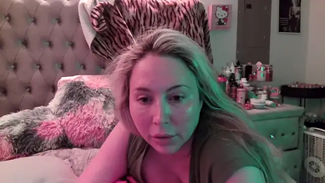 Snapshot of BigBoobsBlair chatting on 10-04-25, 07:01 BigBoobsBlair online show from 10-04-25, 07:01