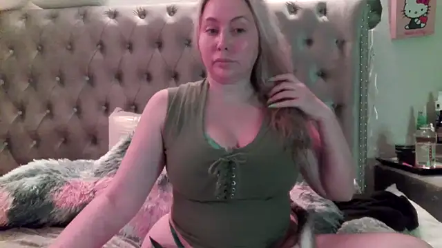 Snapshot of BigBoobsBlair chatting on 10-08-25, 01:25 BigBoobsBlair online show from 10-08-25, 01:25