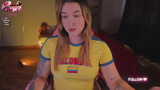 lunaarose online show from 10-20-25, 03:45