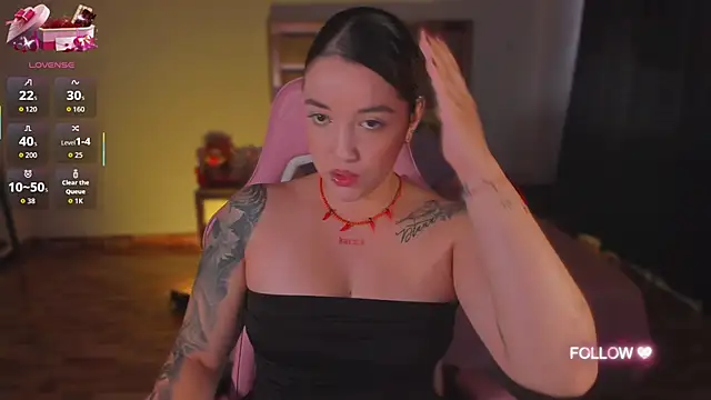 lunaarose online show from 10-27-25, 04:11