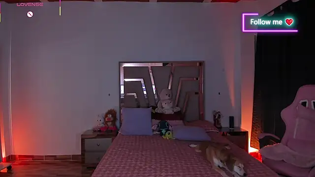 lunaarose online show from 04-23-26, 04:46