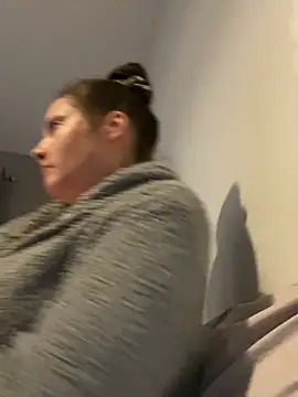 LollyLove  online show from 04-17-26, 08:01