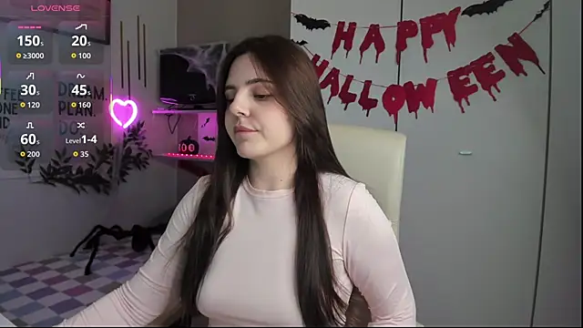 LiaWoow online show from 10-31-25, 07:42