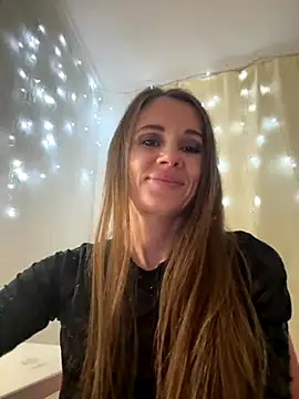 LucieMack online show from 10-13-25, 08:20