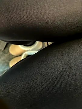 HiddenHoneyLDN online show from 10-04-25, 09:07