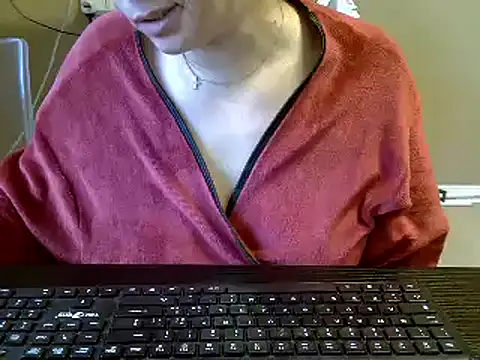 ITALIANASISIXX online show from 10-15-25, 07:08