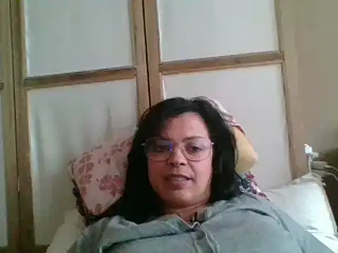 ITALIANASISIXX online show from 11-17-25, 12:33