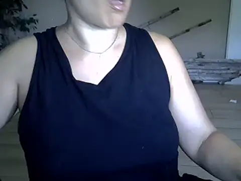 Snapshot of ITALIANASISIXX chatting on 06-23-26, 12:47 ITALIANASISIXX online show from 06-23-26, 12:47