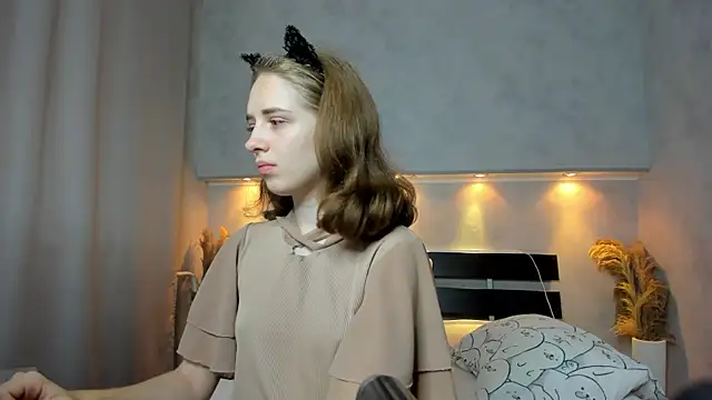 Snapshot of Camilla_Kelly chatting on 09-18-25, 12:12 Camilla Kelly online show from 09-18-25, 12:12