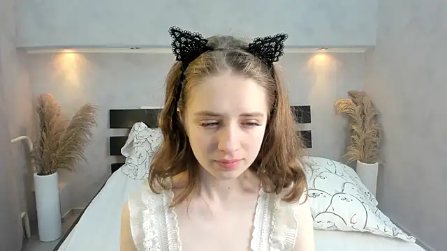 Snapshot of Camilla_Kelly chatting on 10-15-25, 01:06 Camilla Kelly online show from 10-15-25, 01:06
