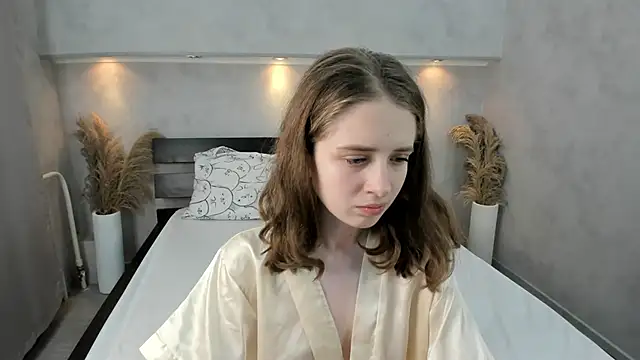 Camilla Kelly online show from 10-25-25, 01:13