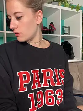 Snapshot of TheRealJessyLey chatting on 09-18-25, 11:40 TheRealJessyLey online show from 09-18-25, 11:40