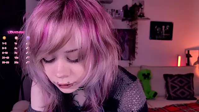 Lollyshy online show from 11-19-25, 09:42