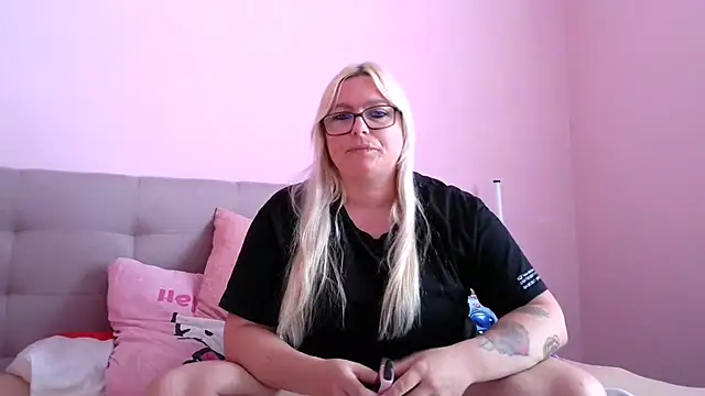 Snapshot of ToyCandyGirl chatting on 08-06-26, 03:47 ToyCandyGirl online show from 08-06-26, 03:47