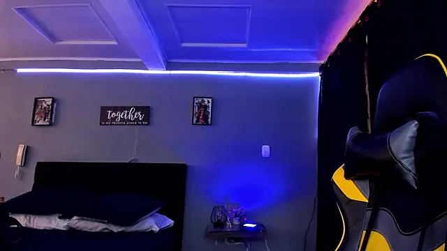 Snapshot of alexgiraldo__ chatting on 09-23-25, 12:19 alexgiraldo online show from 09-23-25, 12:19