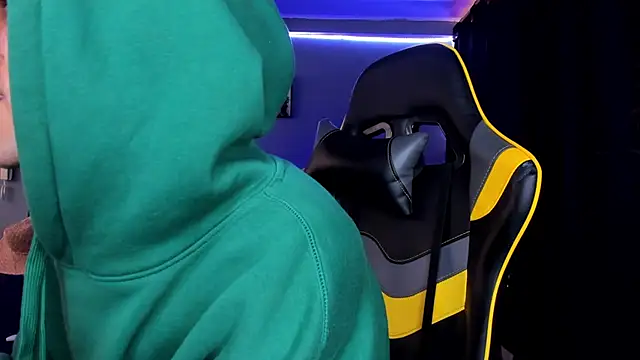 Snapshot of alexgiraldo__ chatting on 09-26-25, 12:53 alexgiraldo online show from 09-26-25, 12:53