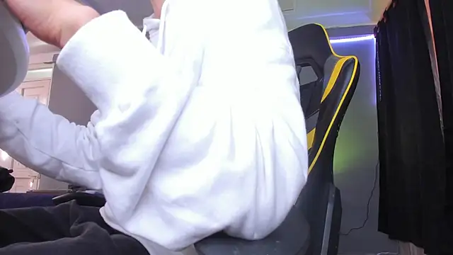 Snapshot of alexgiraldo__ chatting on 10-02-25, 12:01 alexgiraldo online show from 10-02-25, 12:01