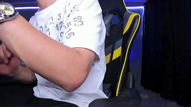 Snapshot of alexgiraldo__ chatting on 10-05-25, 10:07 alexgiraldo online show from 10-05-25, 10:07