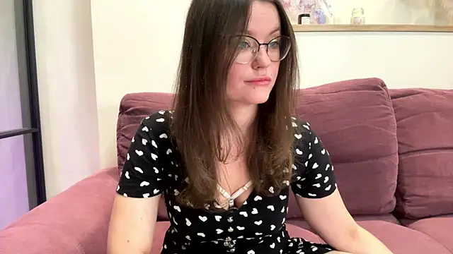 mia shine bright wow online show from 09-16-25, 03:29