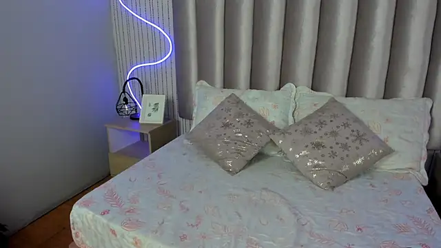 SamanthaPeachss online show from 10-10-25, 12:15