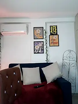 Snapshot of mishelkrave_ chatting on 10-09-25, 01:25 mishelkrave  online show from 10-09-25, 01:25