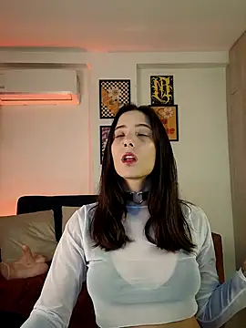 Snapshot of mishelkrave_ chatting on 10-18-25, 01:08 mishelkrave  online show from 10-18-25, 01:08