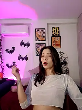 Snapshot of mishelkrave_ chatting on 10-28-25, 10:23 mishelkrave  online show from 10-28-25, 10:23