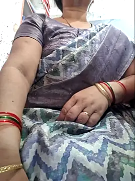 Snapshot of indianhotwife639 chatting on 05-27-26, 07:27 indianhotwife639 online show from 05-27-26, 07:27