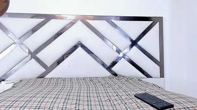 LadyandMaverick online show from 11-25-25, 04:23