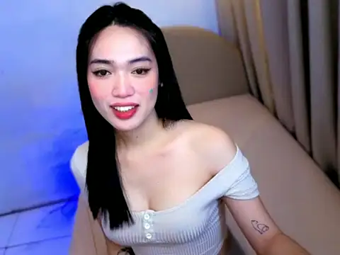 Snapshot of Madmoisellex chatting on 05-25-26, 07:42 Madmoisellex online show from 05-25-26, 07:42