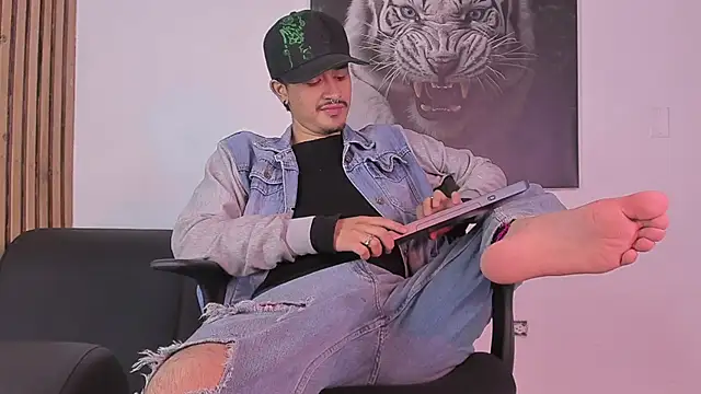 DimitriDeluxe online show from 10-04-25, 07:45