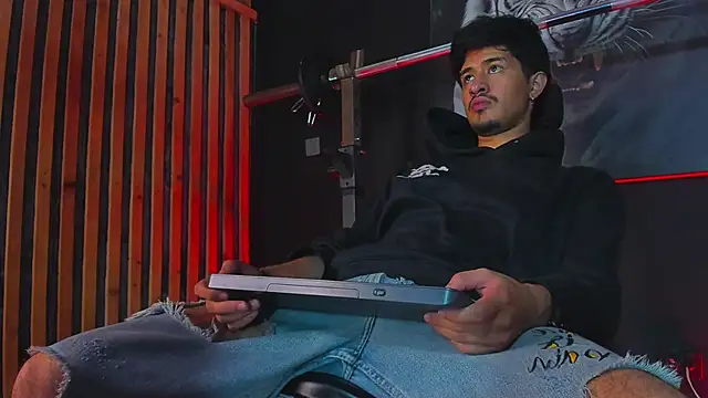 DimitriDeluxe online show from 11-19-25, 07:58