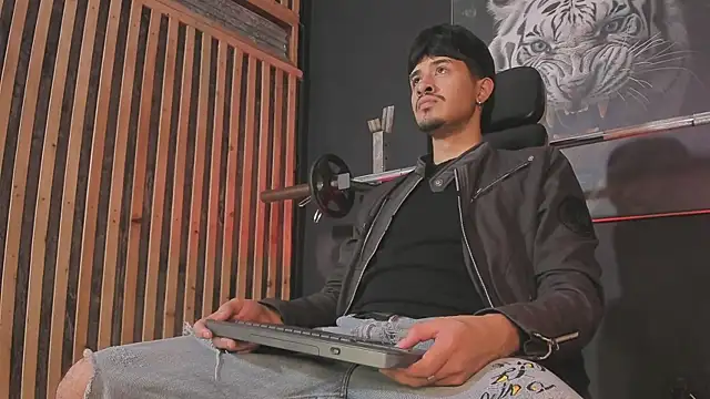 DimitriDeluxe online show from 12-05-25, 08:16