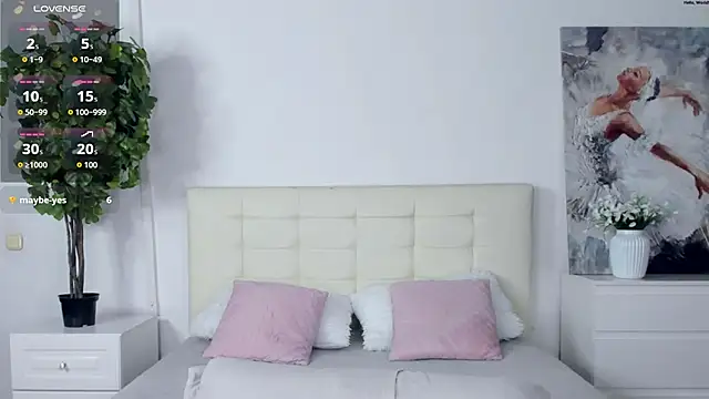 MadonnaRossi online show from 03-06-26, 02:02