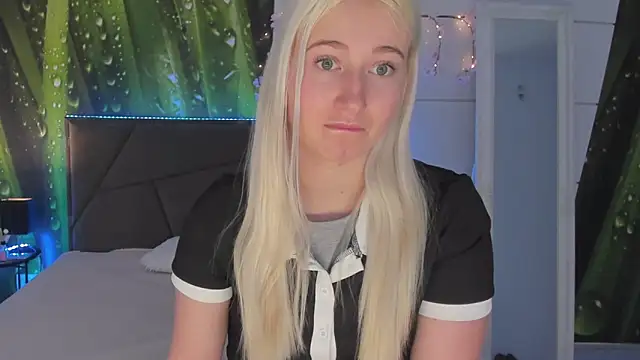 HollyTailors online show from 03-06-26, 06:43