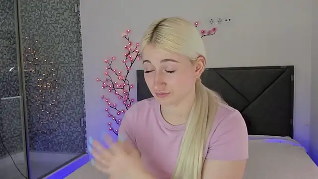 HollyTailors online show from 03-15-26, 01:06