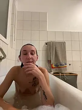 Emilia Mausi online show from 10-06-25, 07:22