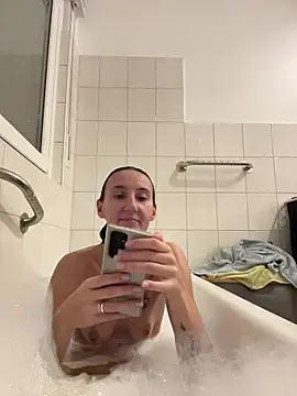 Emilia Mausi online show from 10-11-25, 06:50