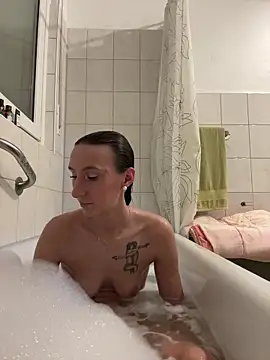 Emilia Mausi online show from 12-14-25, 07:51