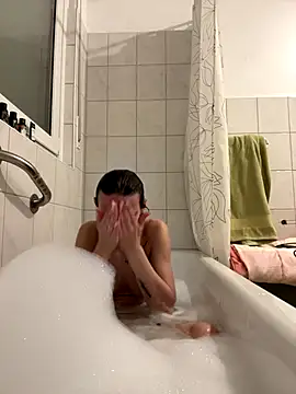 Emilia Mausi online show from 12-15-25, 08:13